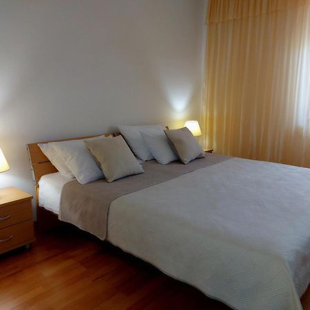 Apartments Tonci And Iris Примоштен Экстерьер фото