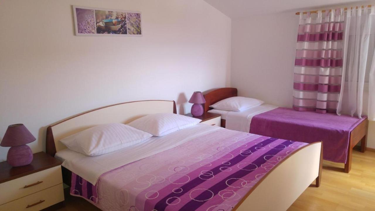 Apartments Tonci And Iris Примоштен Экстерьер фото