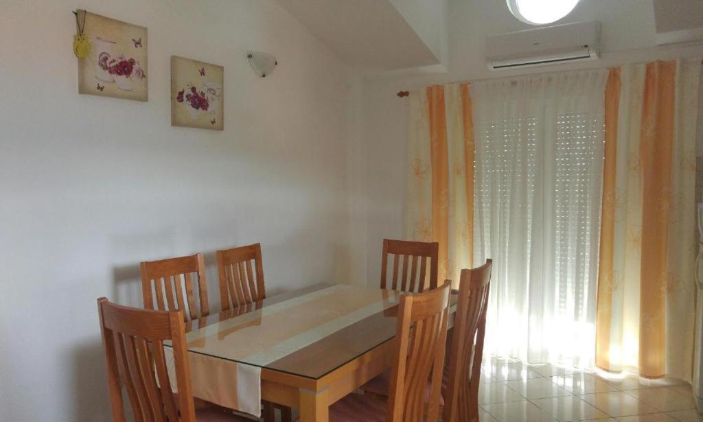 Apartments Tonci And Iris Примоштен Экстерьер фото