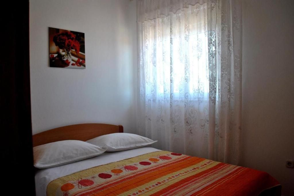Apartments Tonci And Iris Примоштен Экстерьер фото