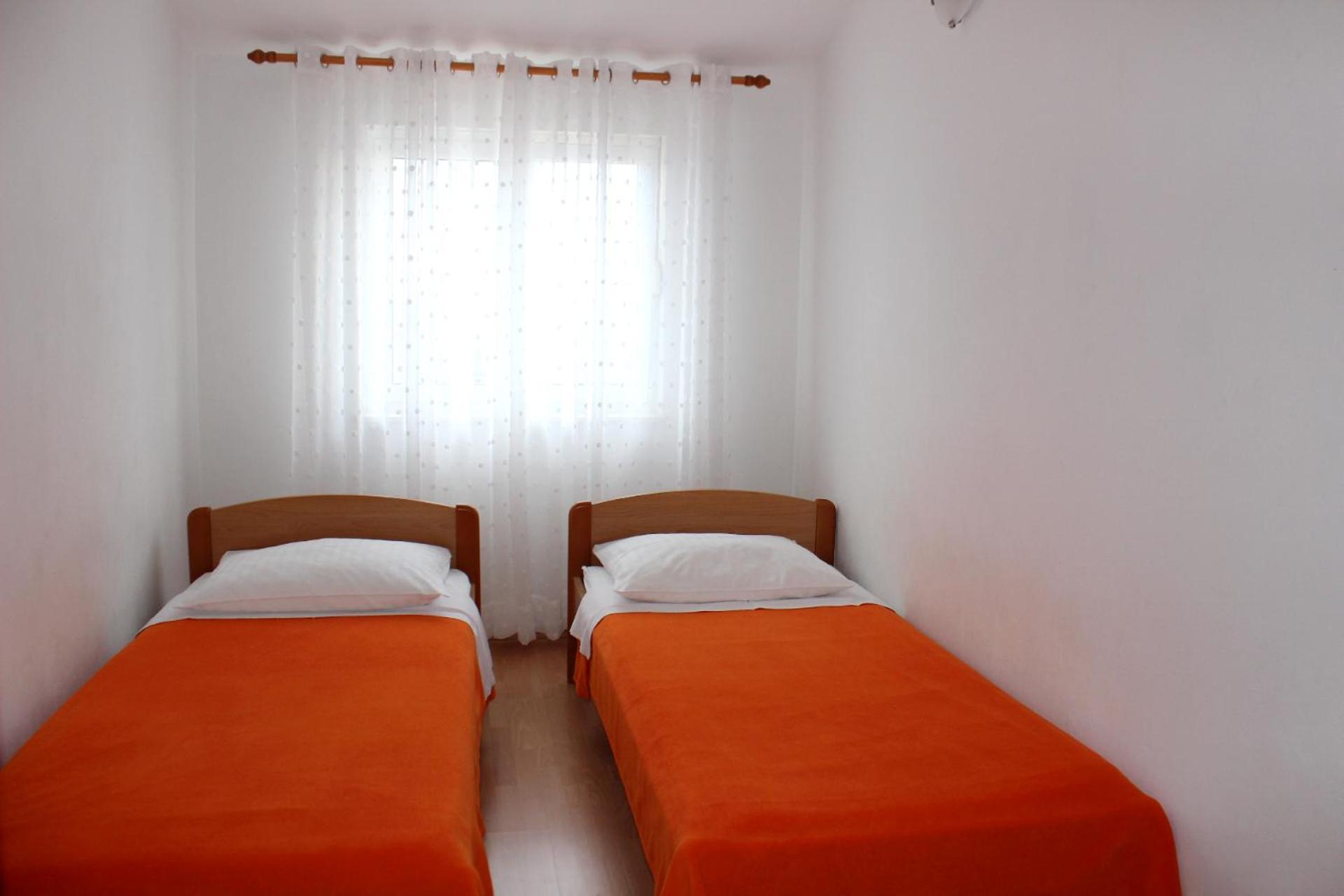 Apartments Tonci And Iris Примоштен Экстерьер фото